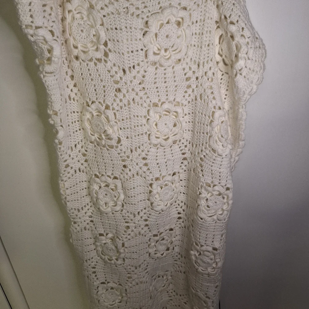 Crochet Floral Off White Raised Patterned Blanket 46